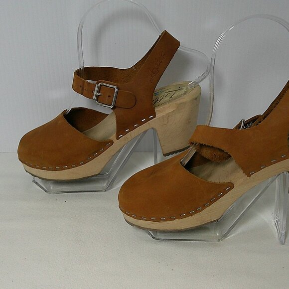Lotta wood Brown Clogs in Oiled Nubuck | Tan | Size 6.5 - Picture 5 of 8